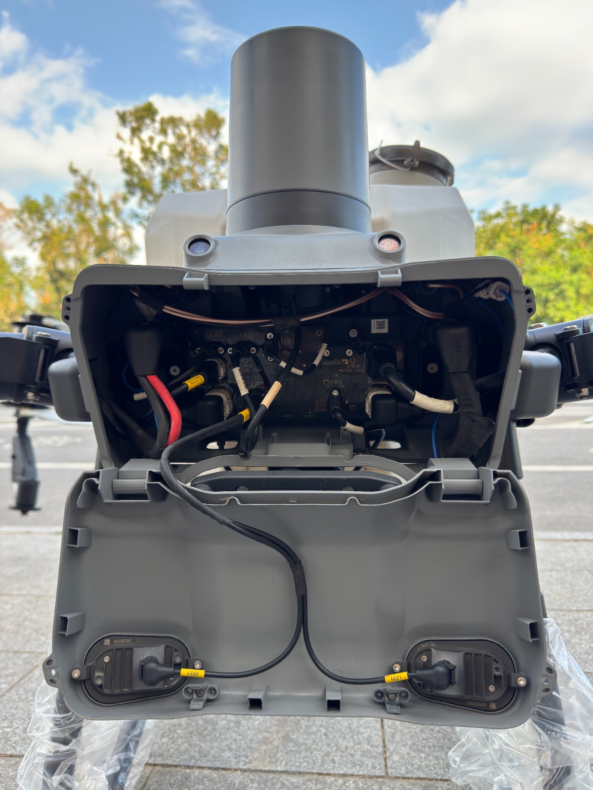 Connector bay