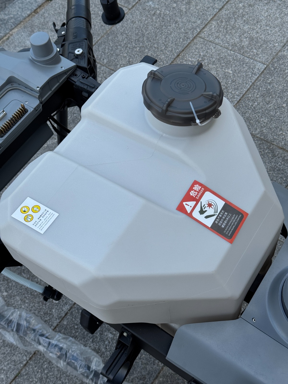 Tank cap & safety labels