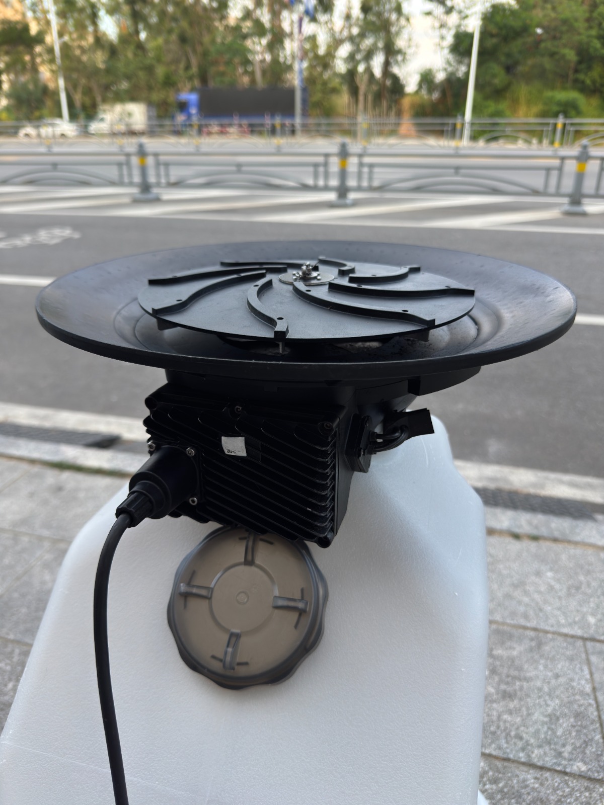 Spreader motor housing